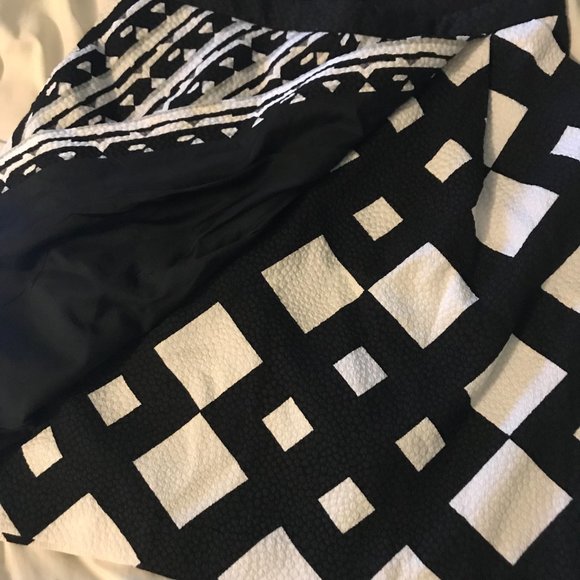 Geometric Print Wrap Skirt - Picture 4 of 5